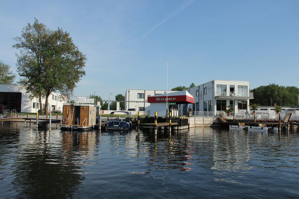 Готель Marina Niederhavel Brandenburg  Екстер'єр фото
